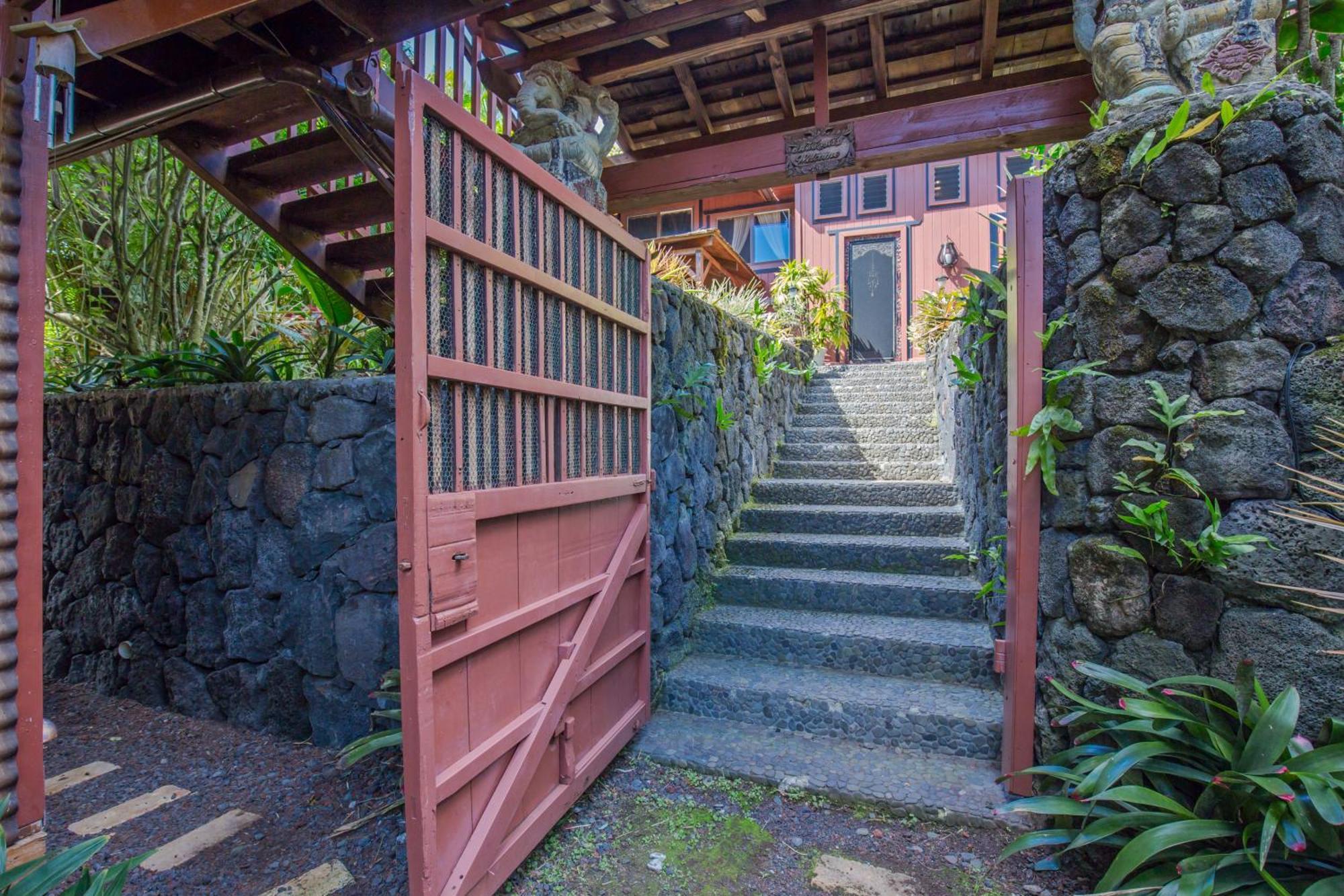 The Bali House And Cottage At Kehena Beach Hawaii Room photo